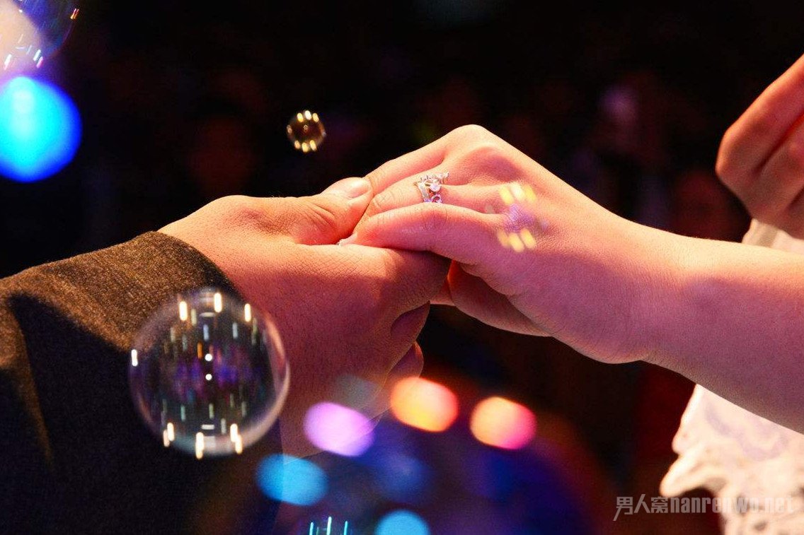 第一次约会如何牵手 用套路牵手让成功率飙升