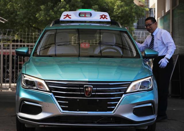 上海首现纯电动出租车,搭载内外双摄记录仪保安全