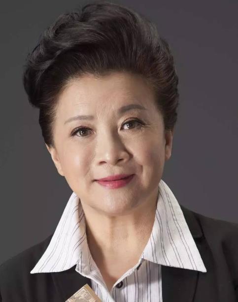 杜宁林就是由于琼瑶小说三部曲《梅花三弄之鬼丈夫》中饰李映雪而走红