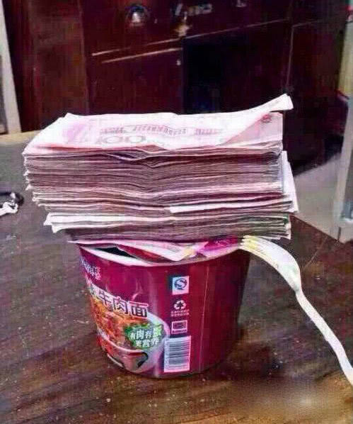 穷人才会吃泡面土豪也爱吃泡面只是与穷人不太一样