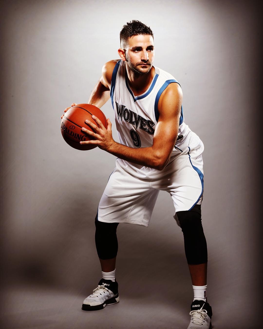 分享一波卢比奥的帅照,感受一下这颜值