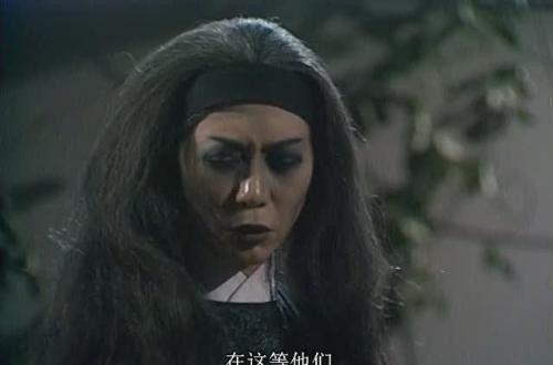 首先我们看原著中对梅超风外表的描写,陈玄风和梅超风号称黑白双煞