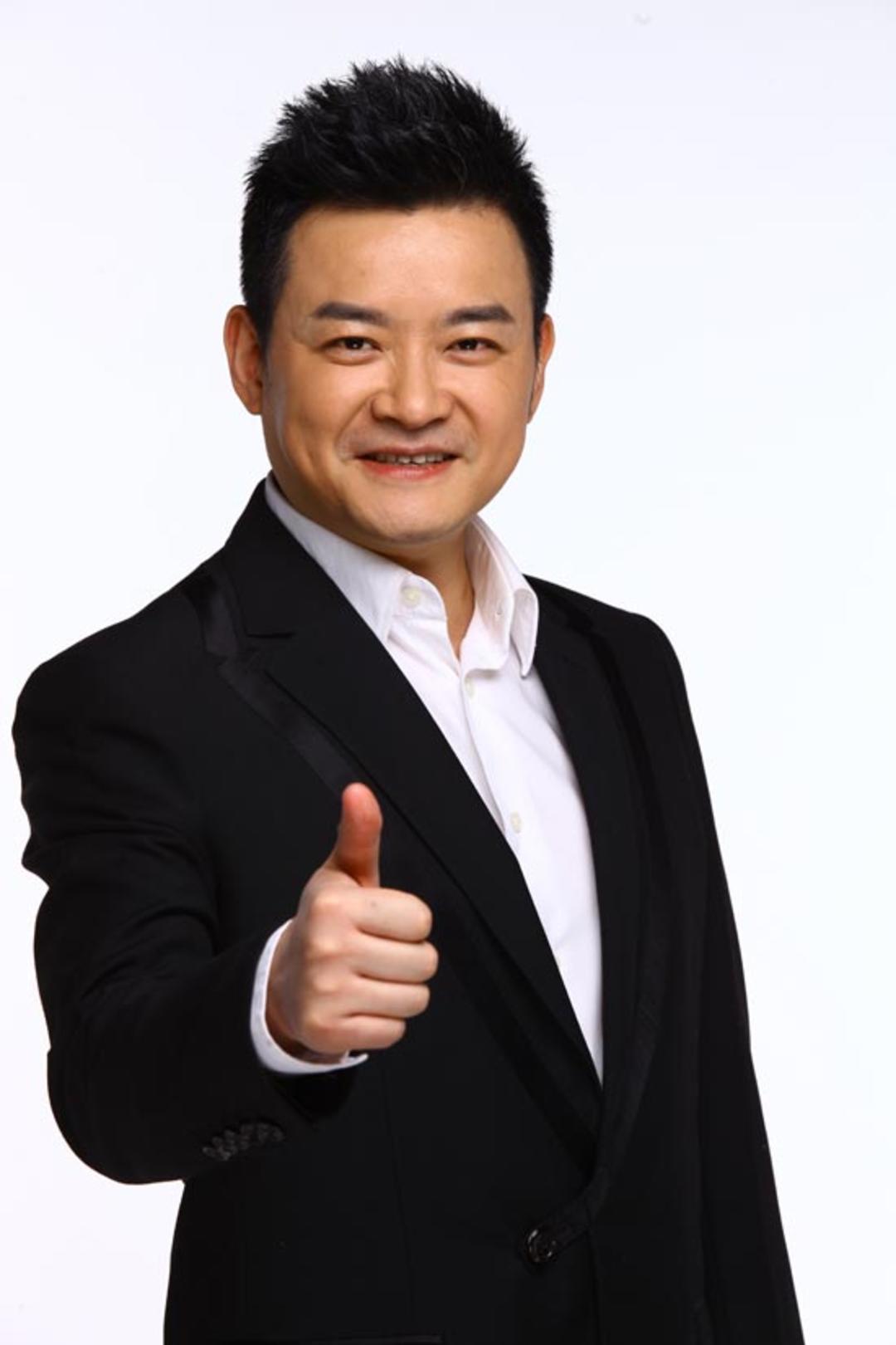 曾经央视著名主持人李佳明,如今为何突然销声匿迹了?