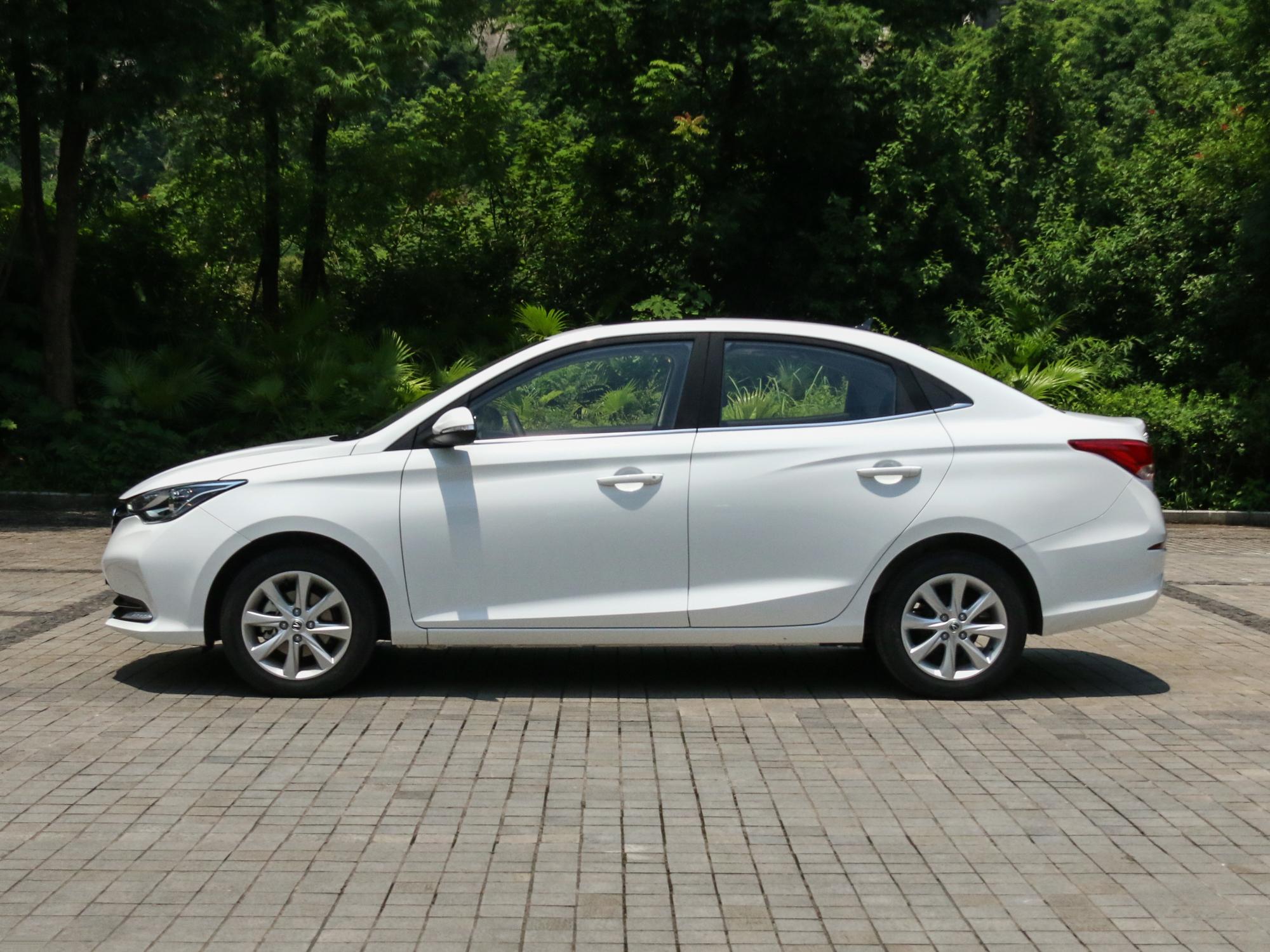 长安全新悦翔正式上市,起售价不足五万元,又一款国民新家轿?