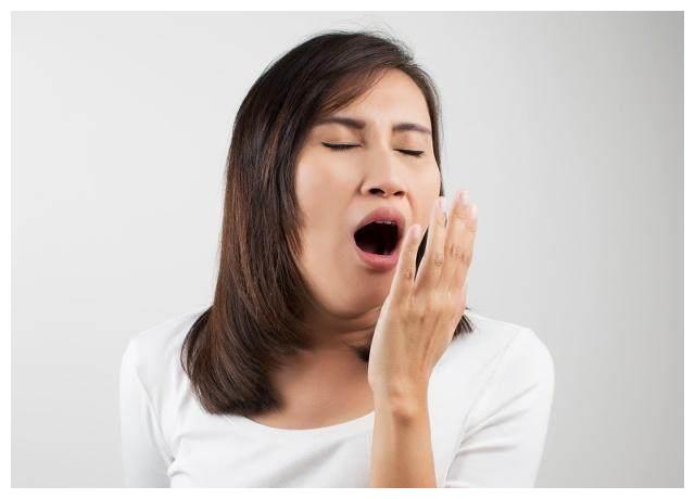 口臭难闻又尴尬?学会这几个"小妙招",口臭会和你说拜拜