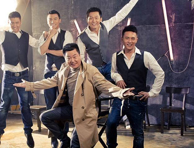 黄磊王珞丹吹捧赵宝刚有注意到角落里张子枫和彭昱畅的表情吗