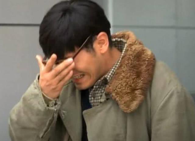 女儿如果考上大学父亲答应给十万看到高考成绩父亲当时哭了