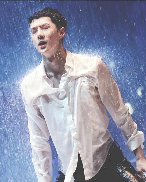 吴世勋优越的腹肌,穿衬衫更有感觉,网友,血槽已空