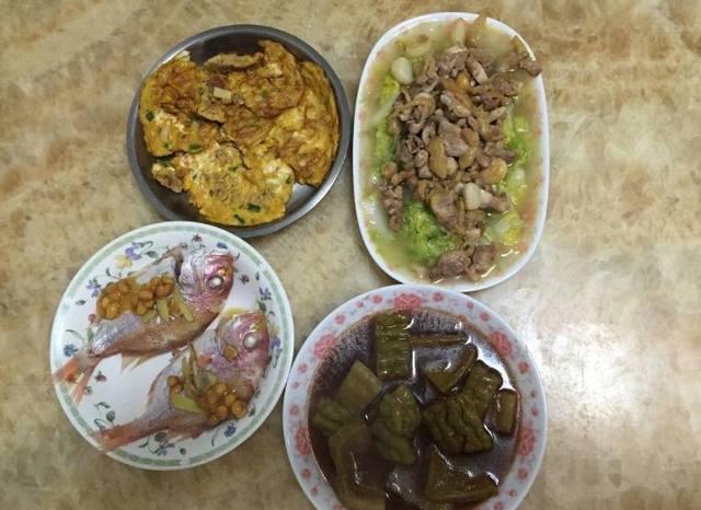 25块钱做了四菜一汤, 但是这一桌子菜我怎么都下不去口, 浪费钱