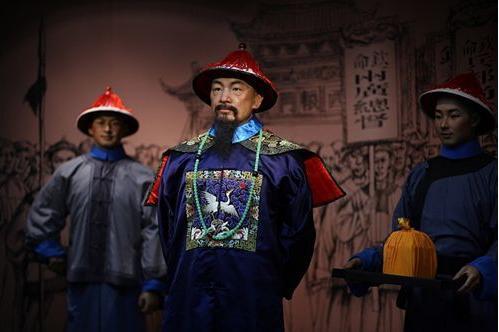 清朝的总督 提督 巡抚的关系?谁的权力大