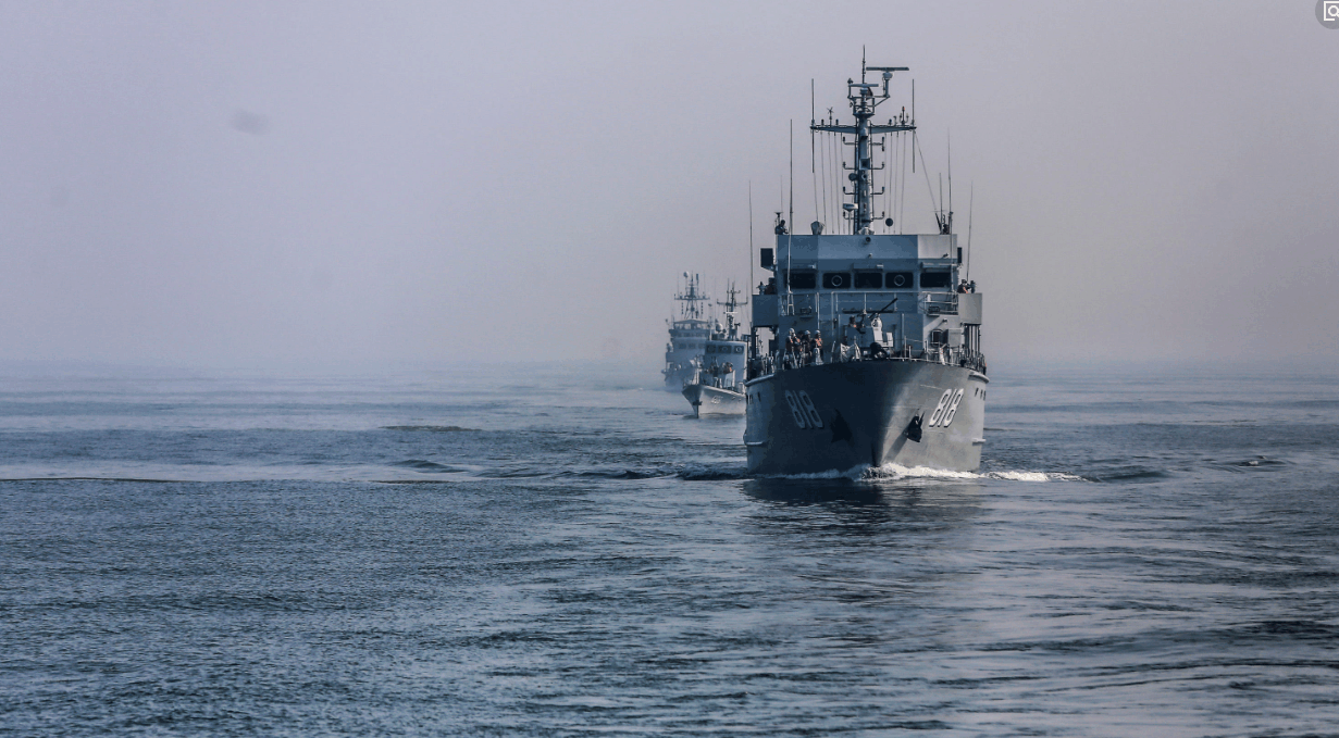 我国的这艘小船厉害了, 所有军舰见了都要鸣笛致敬, 包括航母