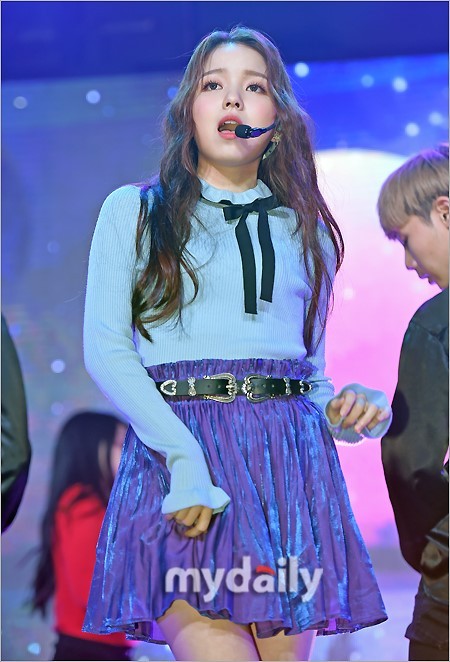 韩国新人女歌手rothy首尔举行出道showcase