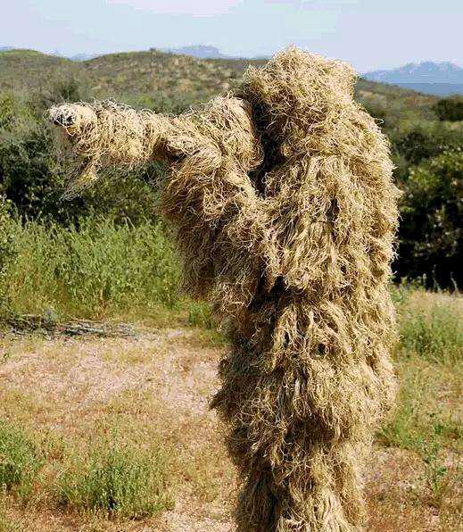 狙击手伪装比赛,我国狙击手伪装隐蔽,这国伪装让人笑疯