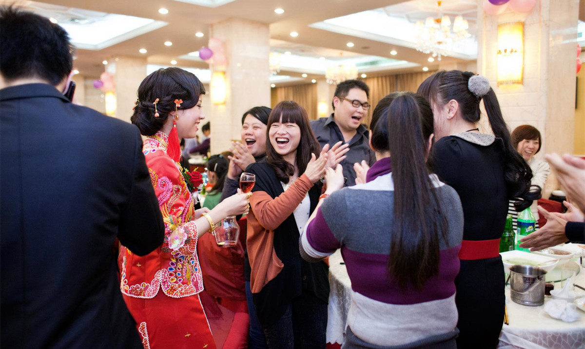 幽默段子朋友去参加前女友的婚礼被人打得住院了