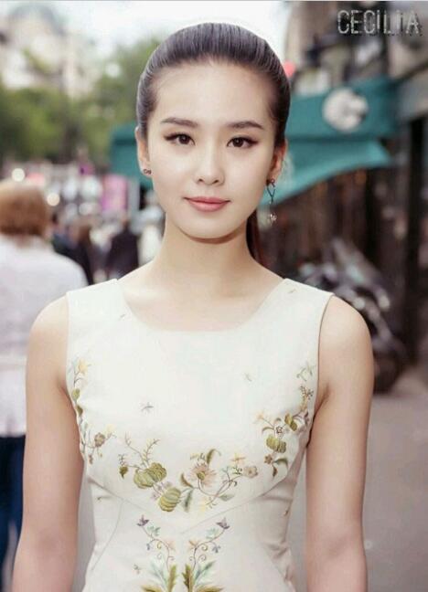 因《延禧攻略》大火的吴谨言, 她的"天鹅颈"也火了!