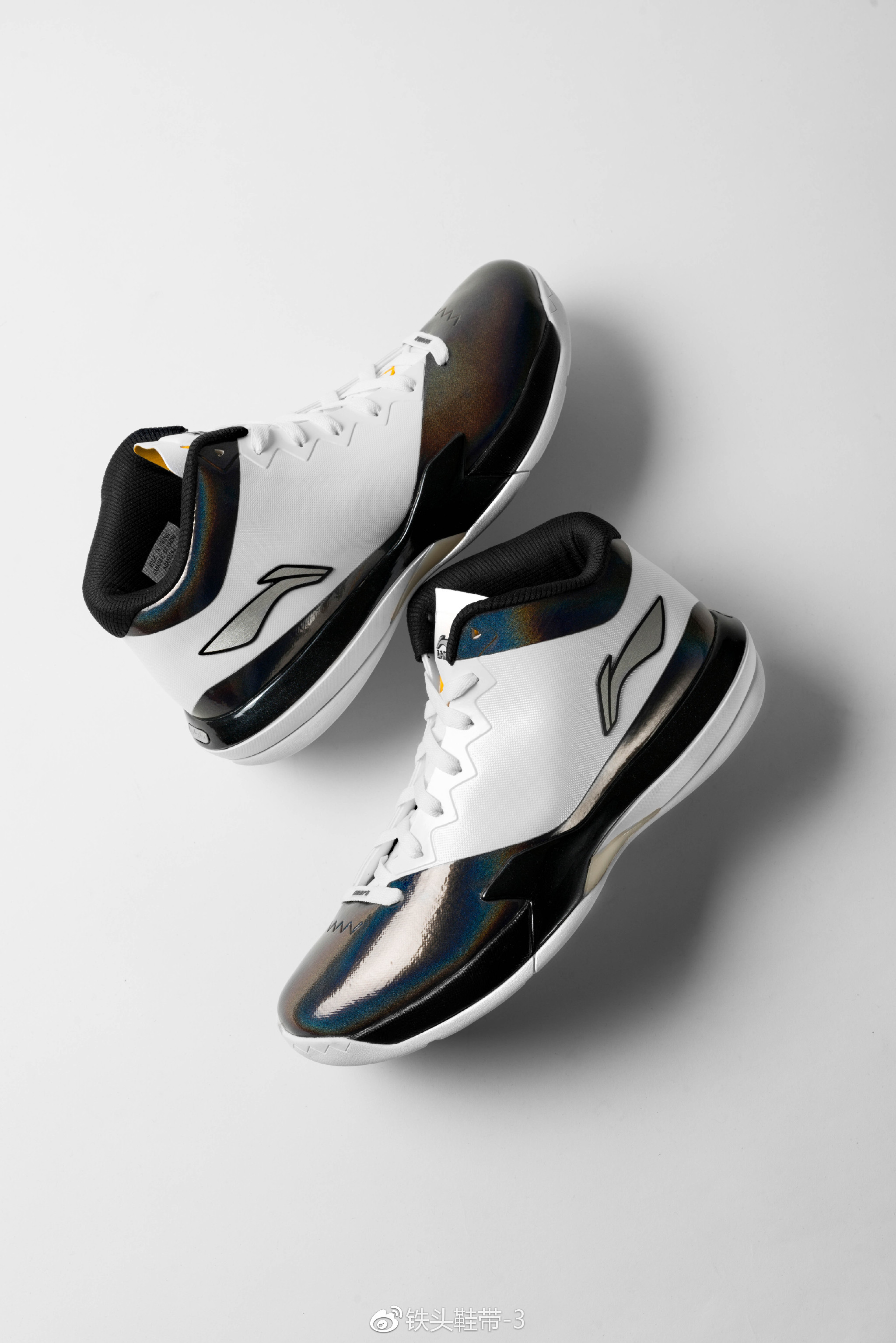 五彩斑斓的黑是可以存在的——李宁·驭帅8