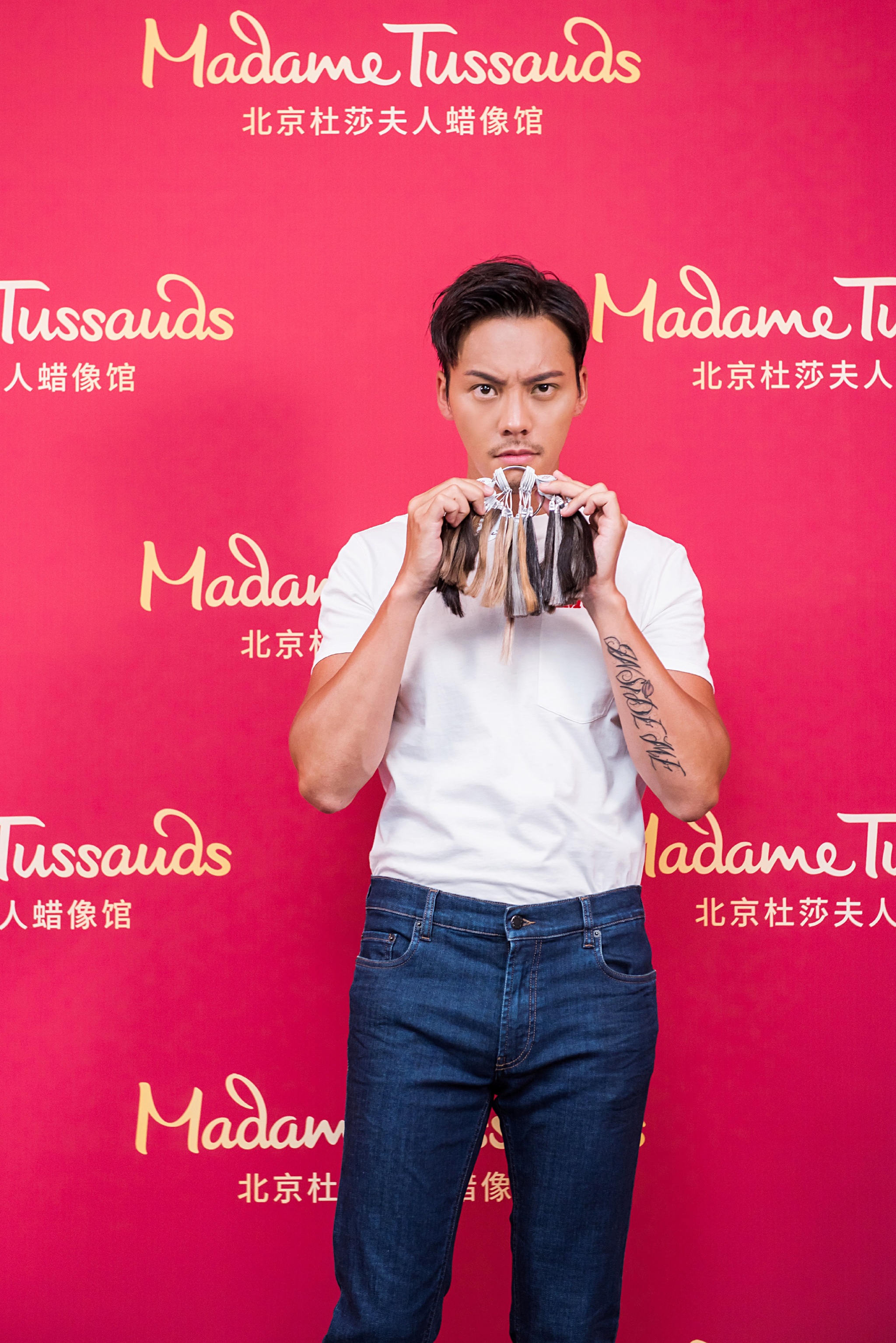 陈伟霆 蜡像量身