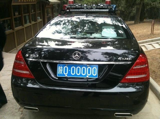 00000",明眼人一看就知道这个是省属直辖机关的车牌,这个车牌可不是有