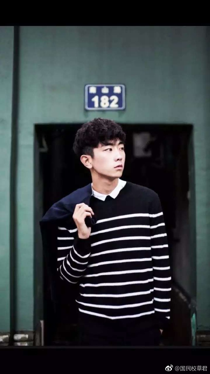 你们不知道一个朋友圈全是帅哥的我每次刷朋友圈的时候有多么自卑