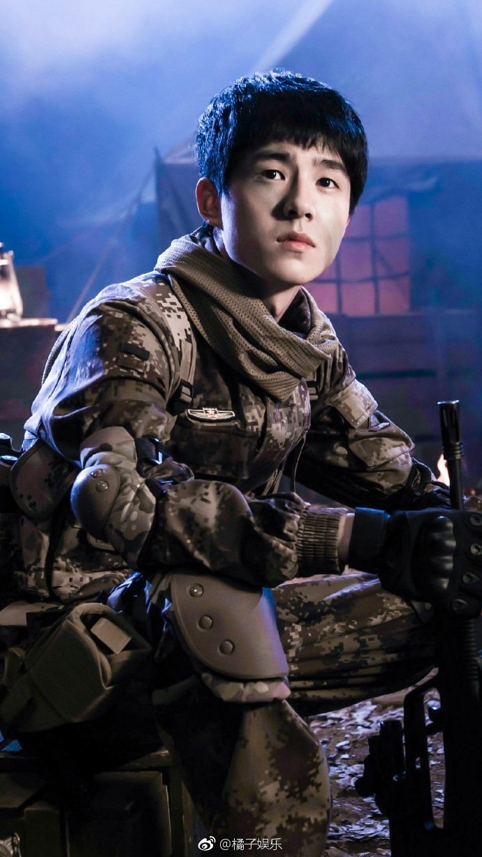 刘昊然军训