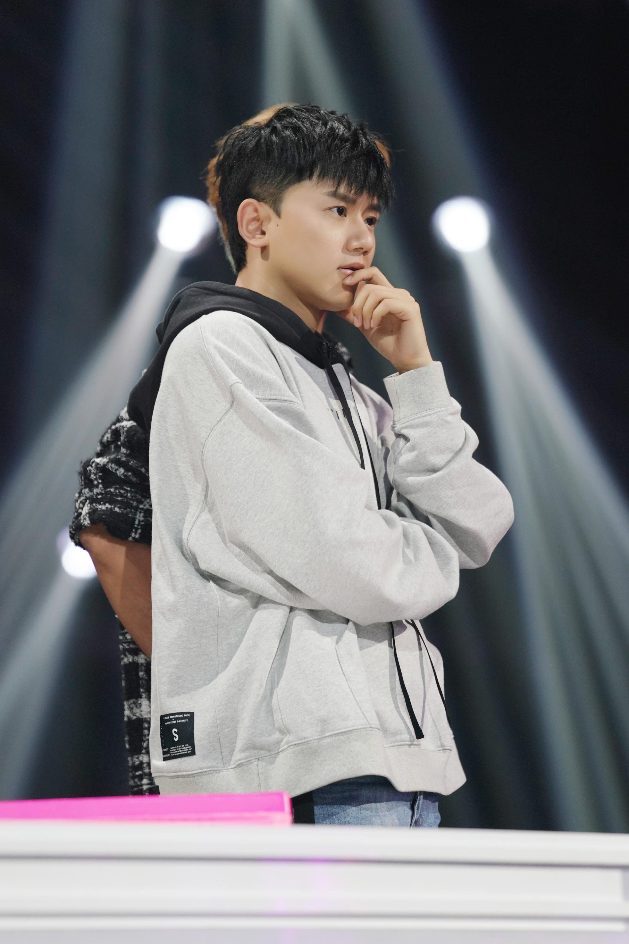 台下烽烟再起 今晚八点腾讯视频《创造101》,看声乐导师@张杰 授之以