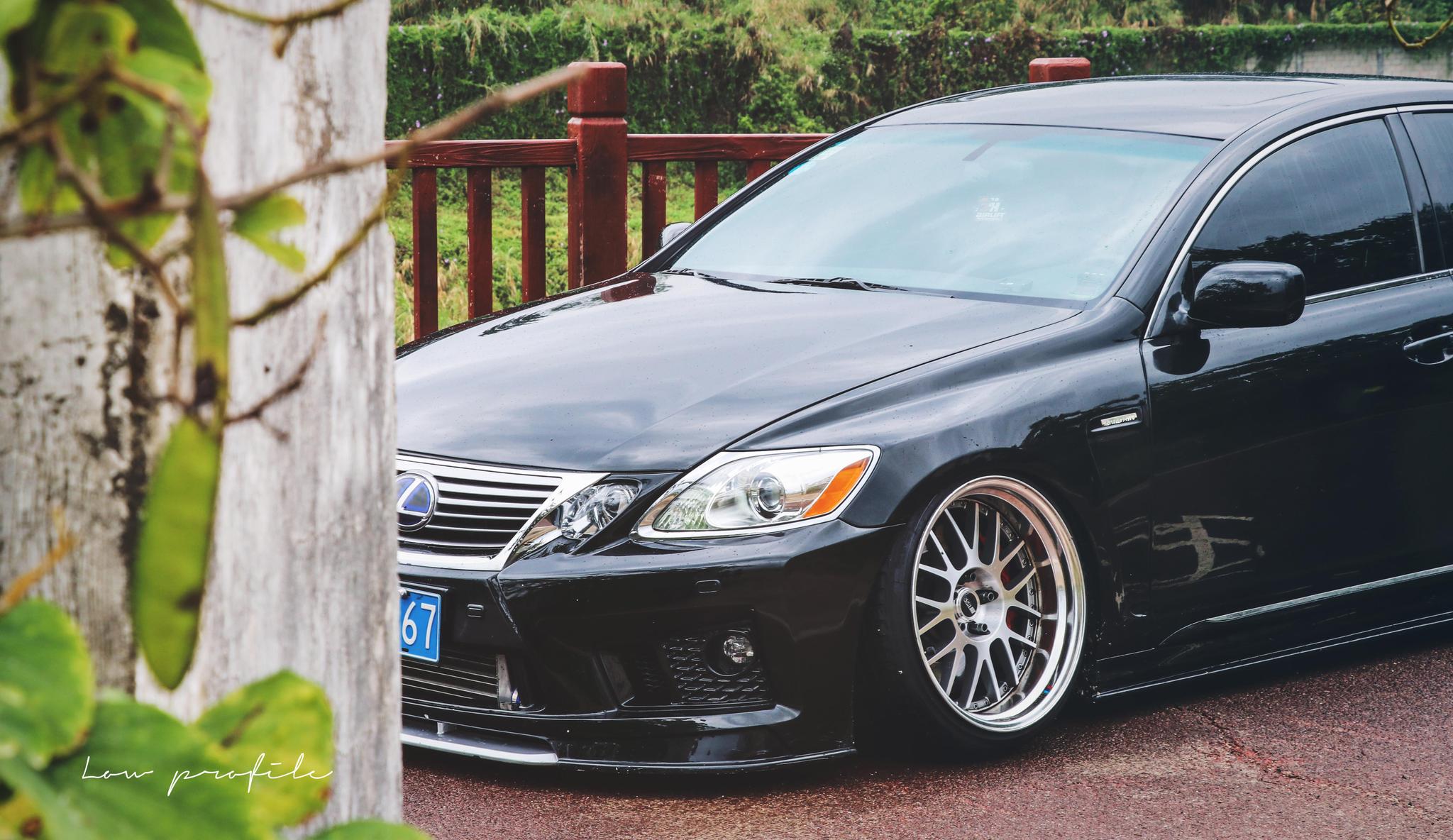 雷克萨斯gs300改装低趴姿态这绝对是内外兼修的顶级作品