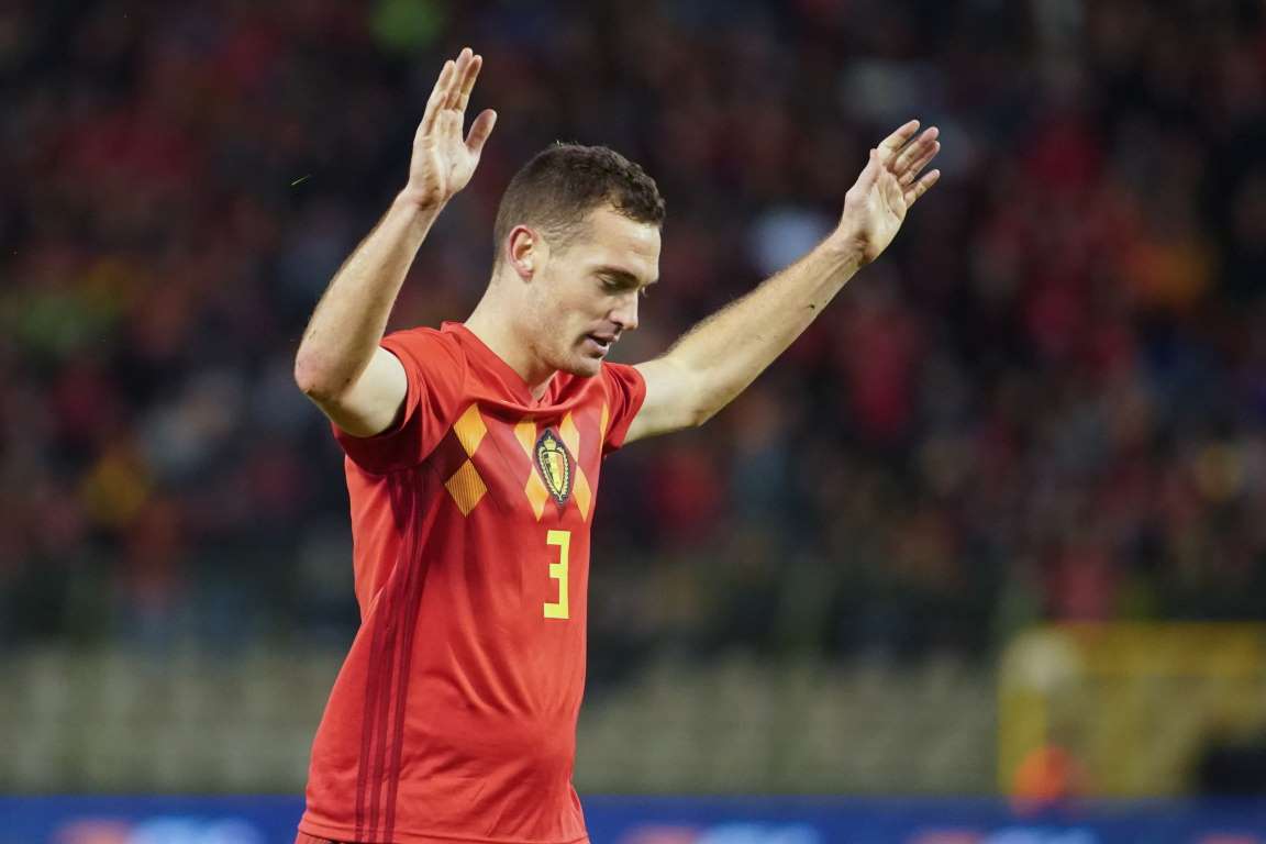 比利时足球运动员,场上司职中后卫,现效力于英超的曼彻斯特城足