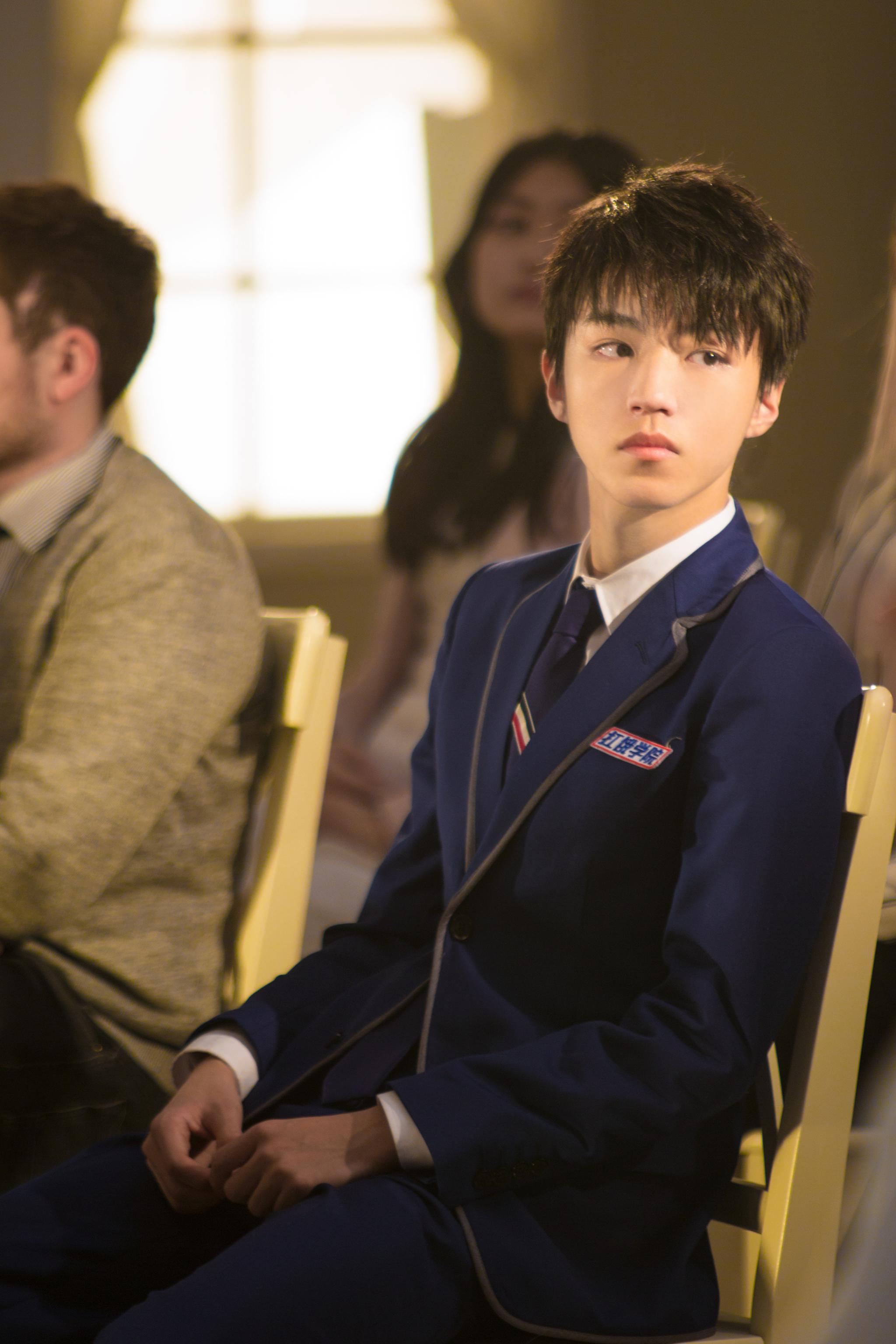 新鲜的士力架广告花絮照来袭眉宇间描摹着执着