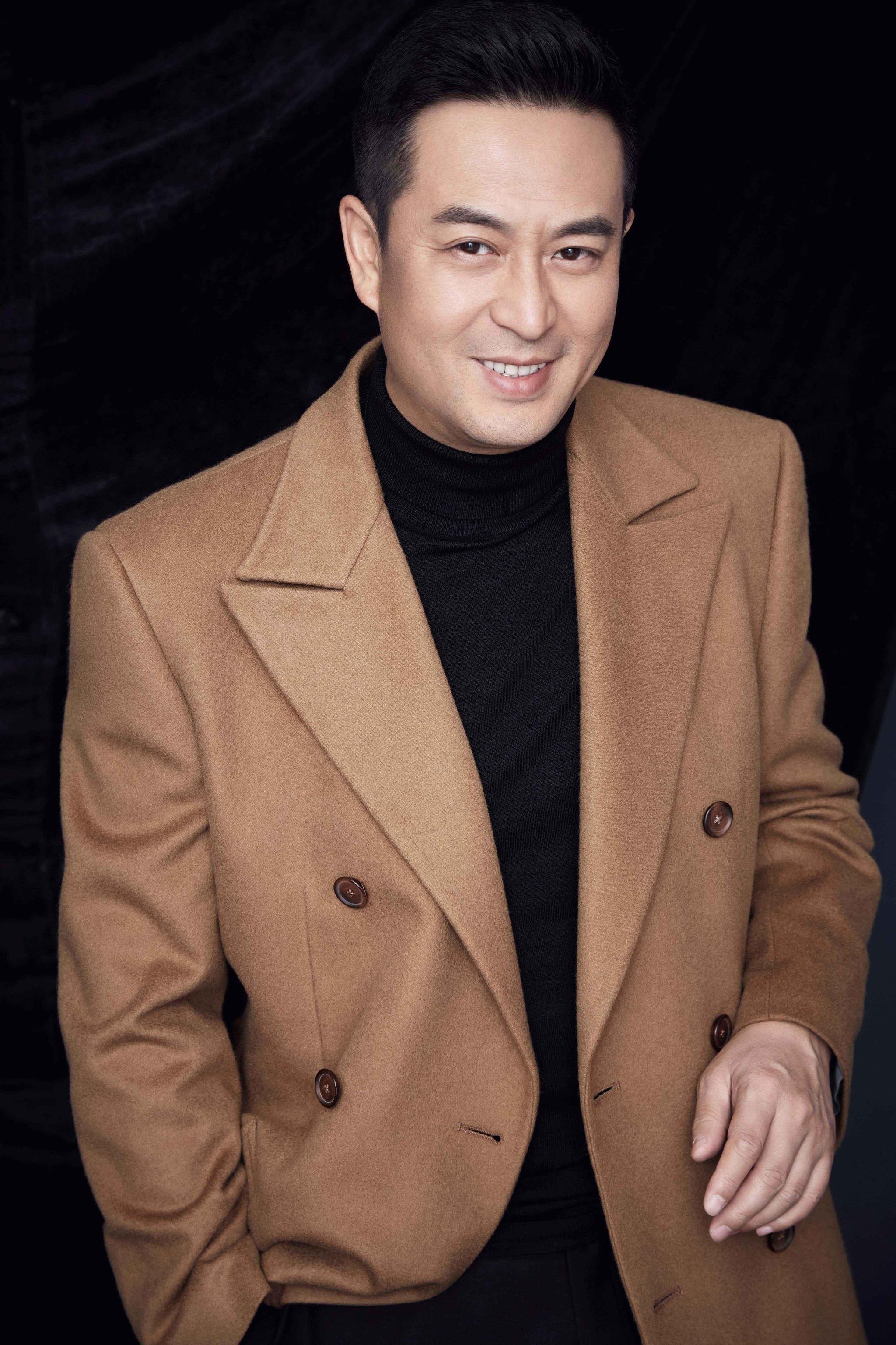 张嘉译回应走路被恶搞,回答暖心超有爱,网友:又被他圈粉了