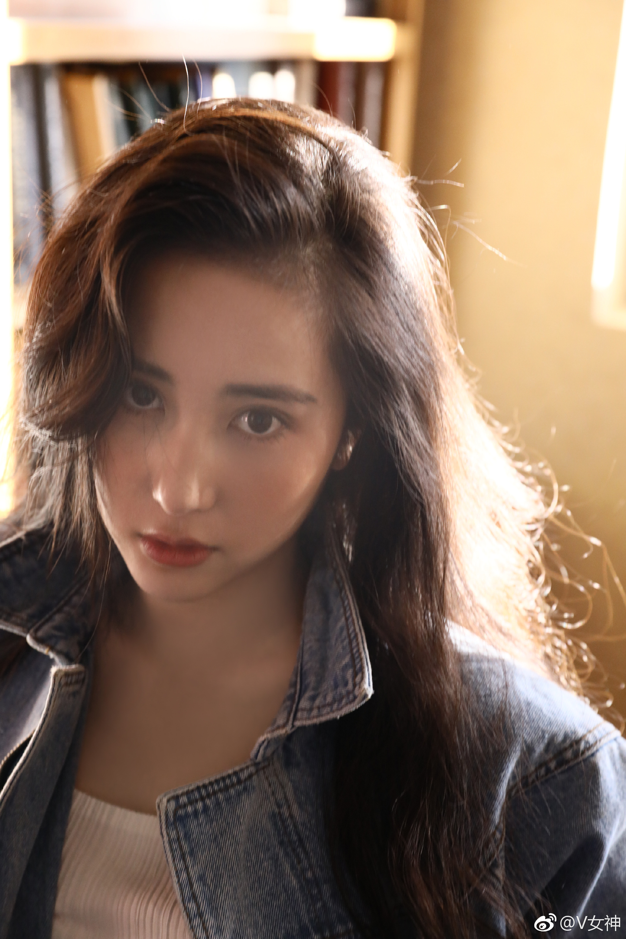 颇具80年代经典美女的风采耳畔仿佛响起粤语老歌