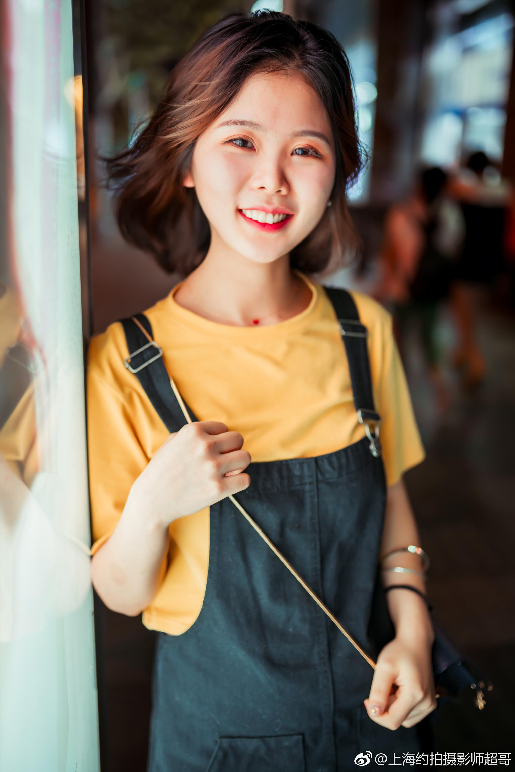 魔都的夜缺你温柔一笑出镜@婚礼手绘xuinyu  拍摄后期@上海约拍摄影师