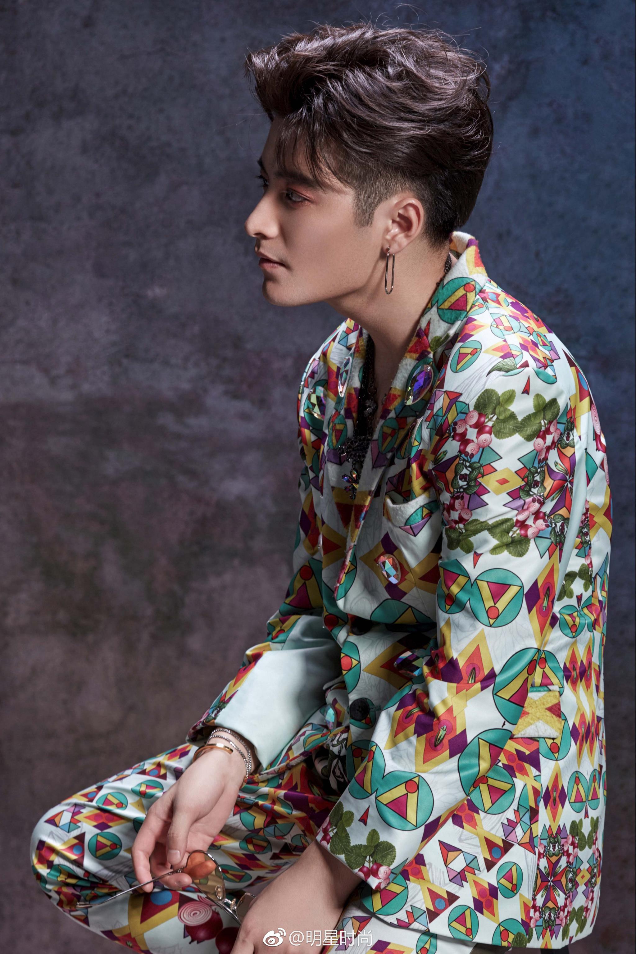 气场百变的@陈思宇 你pick吗?身着dsquared2背心