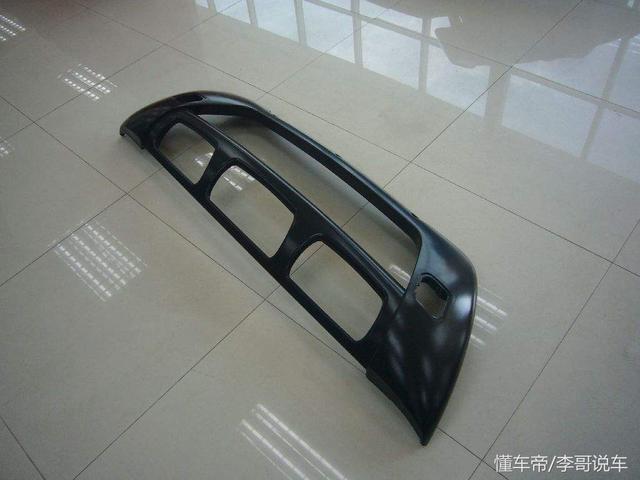 为什么众多汽车保险杠用塑料做!厂家故意偷工减料还是另有玄机?