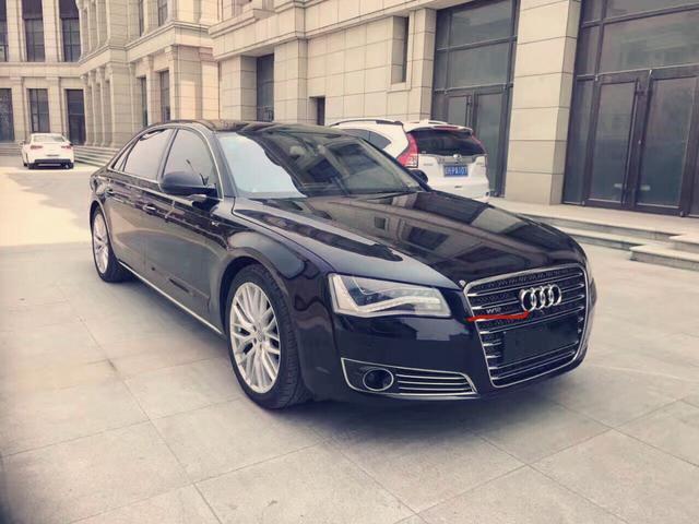 30万提v12奥迪a8不能上路, 车主无奈称: 放几年当古董卖