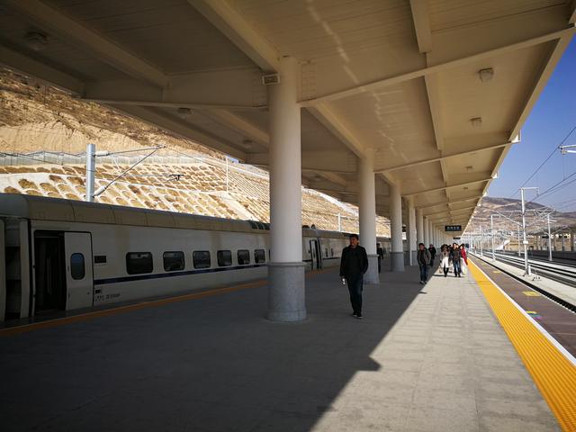 西兰高铁旅途随拍之:甘肃定西北站记录,西部高铁,畅享时空