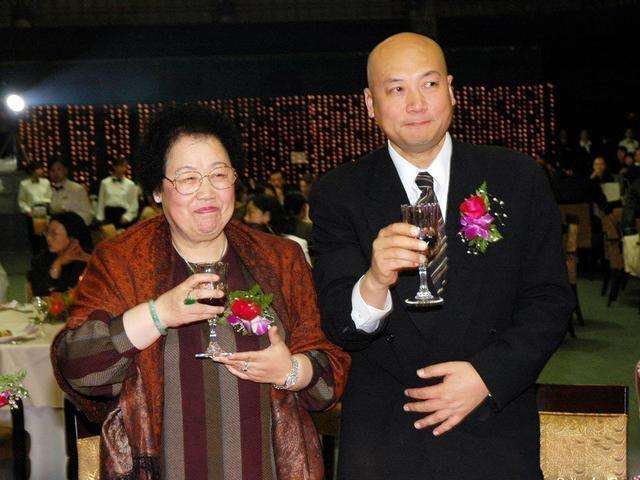 "唐僧"迟重瑞大11岁的首富老婆公布遗产, 网友: 这婚太值了