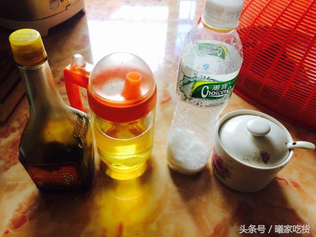 5克盐,5克生抽,5克蚝油,10克糖,15克玉米油