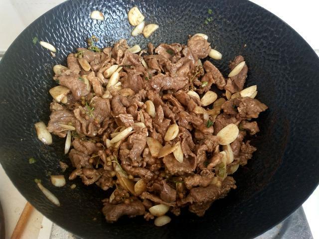 大厨说漏嘴,蒜爆羊肉这样做才最好吃,学会了,包你家孩子吃不够