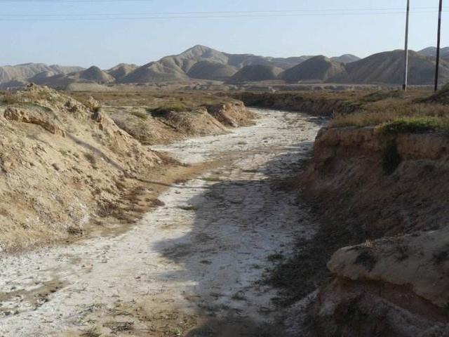 工人施工发现一条干涸的河道学者怪不得白起能全歼40万赵军