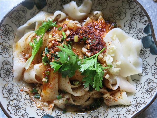 美味到任谁都欲罢不能,张嘉译也赞不绝口|张嘉译|面片|面团_新浪新闻