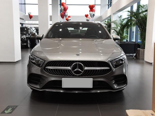 奔驰最便宜轿车上市轴距近28米卖21万起奥迪a3再降两万