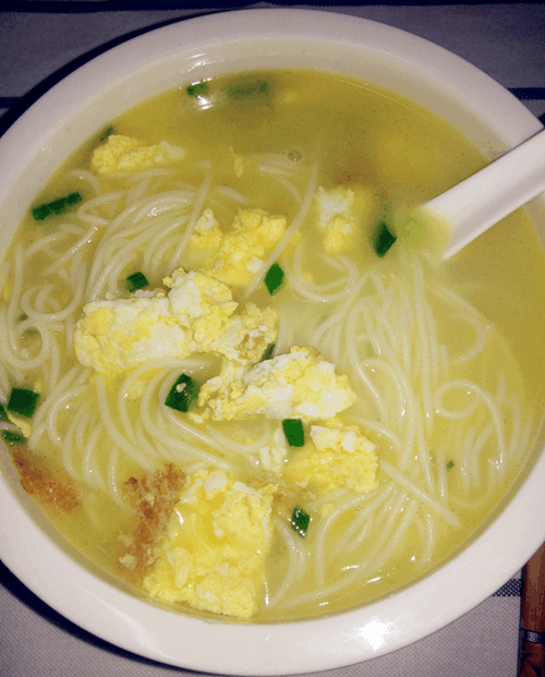 鸡蛋面这样煮, 蛋汤白像骨头汤, 蛋汤味浓郁