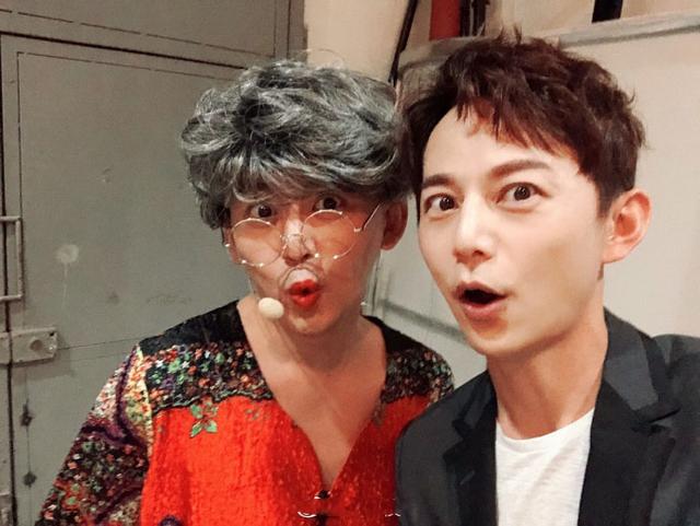黄子佼与何炅合照好可爱,俩人同框像40多岁的男人吗