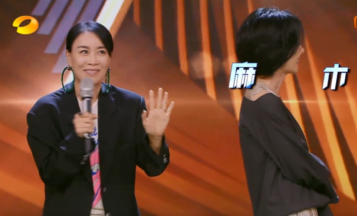 《幻乐之城》王菲那英赵薇同框互夸互怼,何炅7个字精辟总结