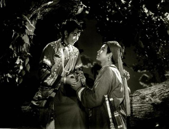 当时,宋雪娟和汪杰这两位年轻人,一个温柔可人,一个俊美帅气.