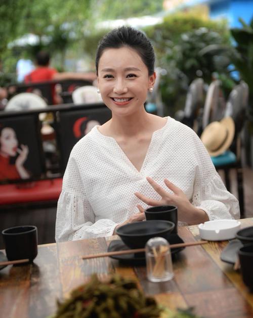 超女冯家妹进军餐饮业 不指望赚钱只想饱口福