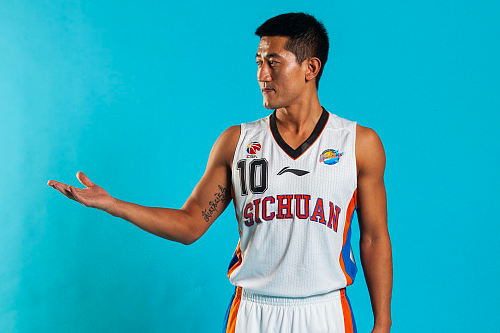 前cba助攻王道歉:动作失控因我太兴奋了|吕晓明|cba|汤普森_新浪新闻