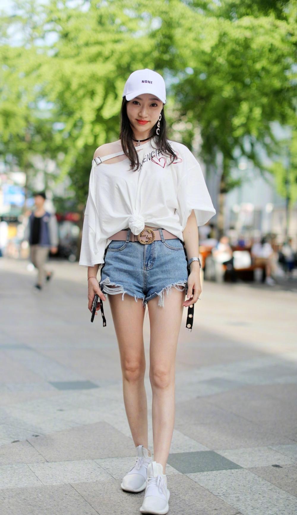 路人街拍高分潮人美女杭州街头摆拍