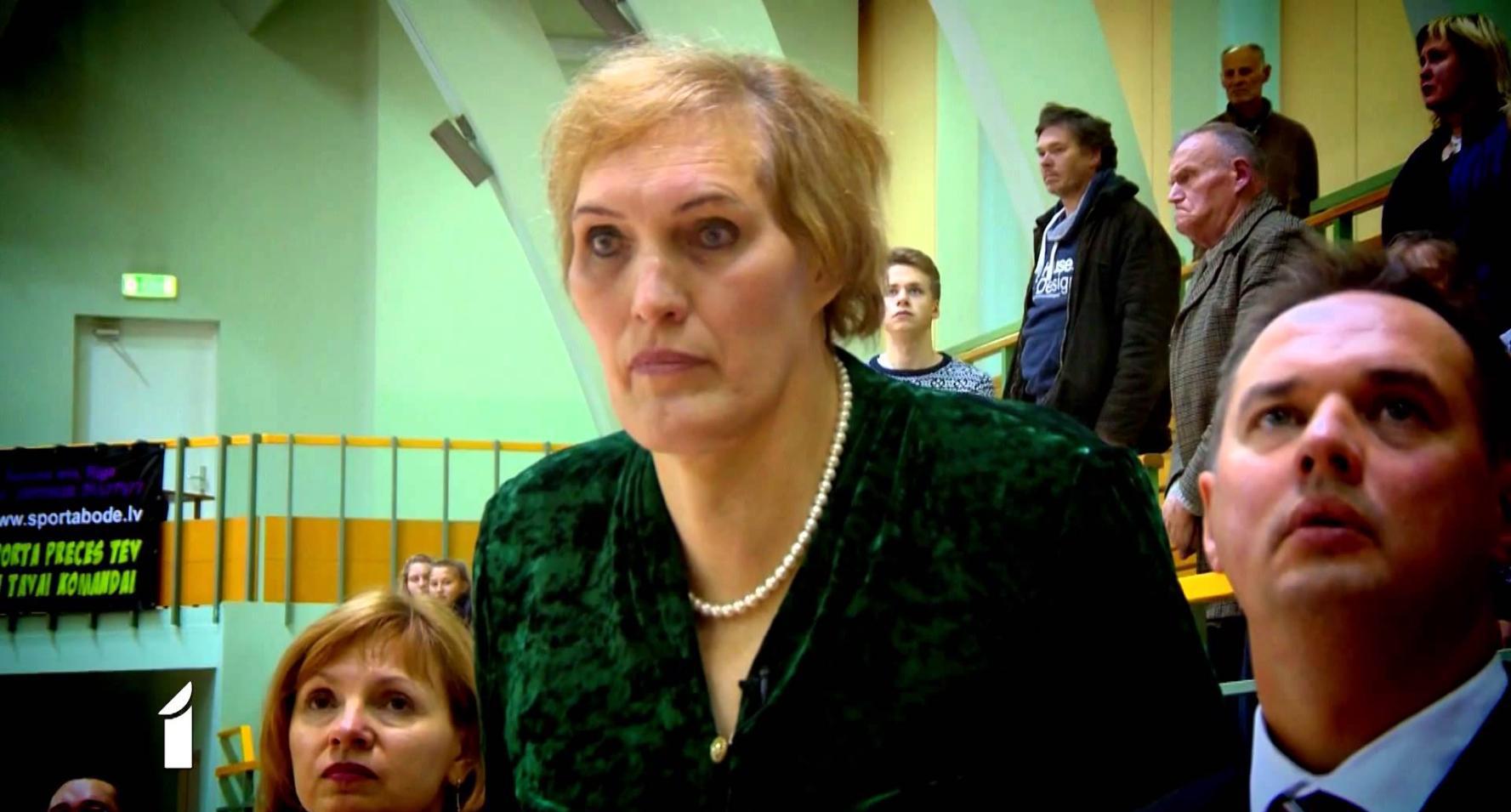 2米高女巨人叫什么名字世界十大两米高美女巨人图片