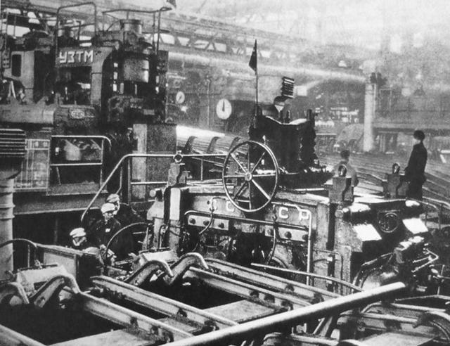 1953年的鞍钢无缝钢管生产厂.